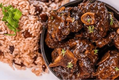 Oxtail slow-braised in thick brown gravy